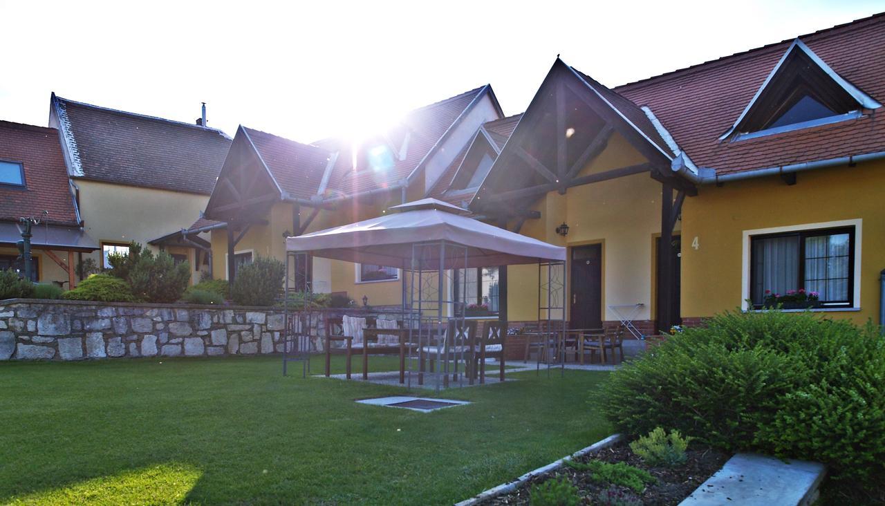 Huber Panzio Bed and Breakfast Fertőrákos Εξωτερικό φωτογραφία